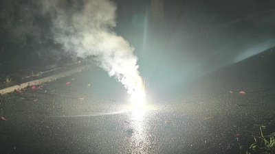 #27256 Petardos white strobe with blast bang .